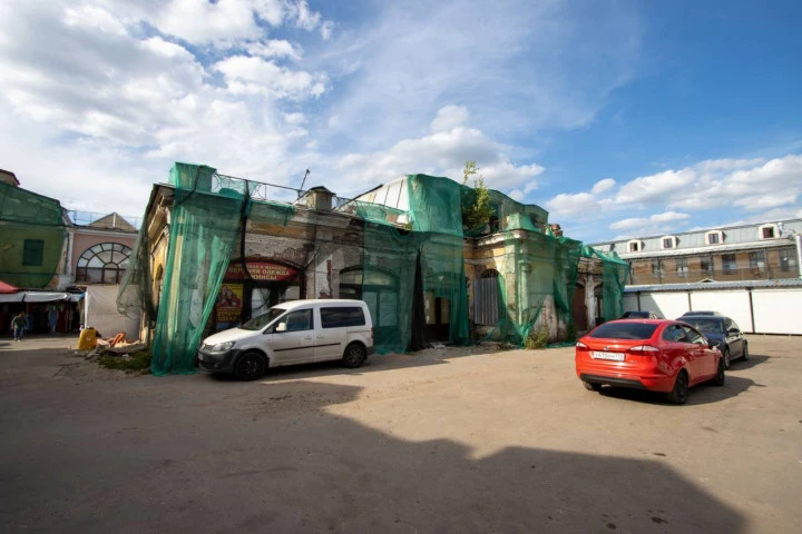 Право аренды здания площадью 600,8 кв. м в Апраксином дворе.